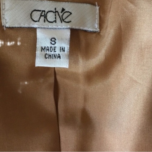 EUC Cache jacket in a gold animal print - Picture 5 of 5